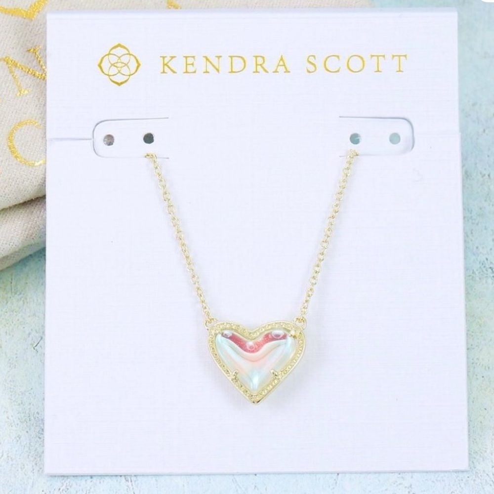 Kendra Scott Ari Heart Pendant in Gold Dichroic Glass - Picture 2 of 9